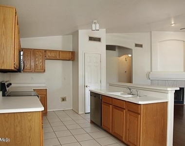 12054 S 44th Street - Photo Thumbnail 7