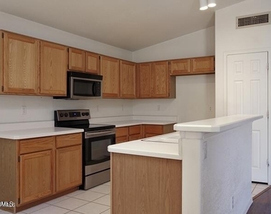 12054 S 44th Street - Photo Thumbnail 5