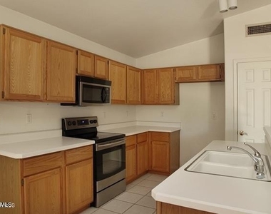 12054 S 44th Street - Photo Thumbnail 6