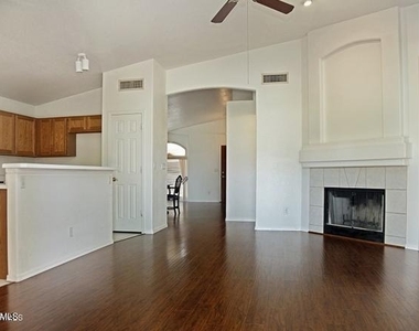12054 S 44th Street - Photo Thumbnail 9