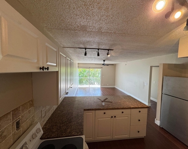 725 Hummingbird Way - Photo Thumbnail 13