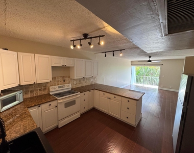 725 Hummingbird Way - Photo Thumbnail 11