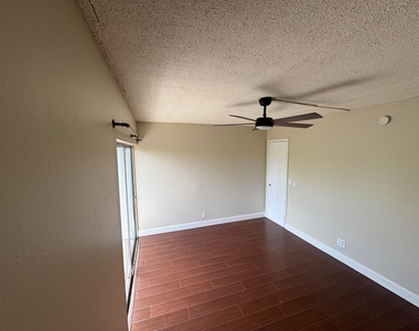 725 Hummingbird Way - Photo Thumbnail 18