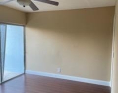725 Hummingbird Way - Photo Thumbnail 4