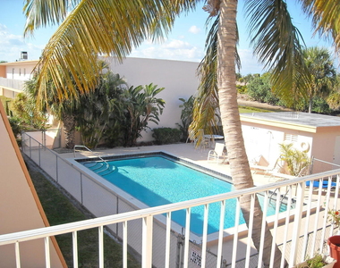 725 Hummingbird Way - Photo Thumbnail 1