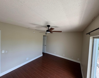 725 Hummingbird Way - Photo Thumbnail 19