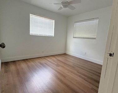 3740 Nw 9th Street - Photo Thumbnail 3