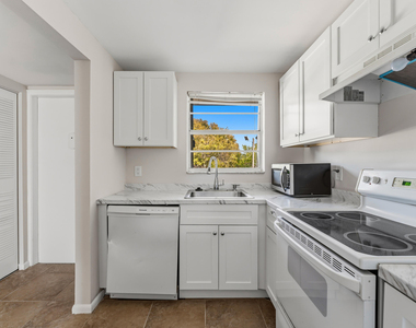 1638 Embassy Drive - Photo Thumbnail 14