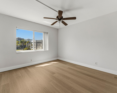 1638 Embassy Drive - Photo Thumbnail 21