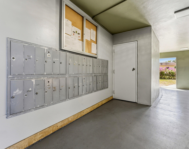 1638 Embassy Drive - Photo Thumbnail 30