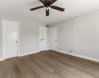1638 Embassy Drive - Photo Thumbnail 23