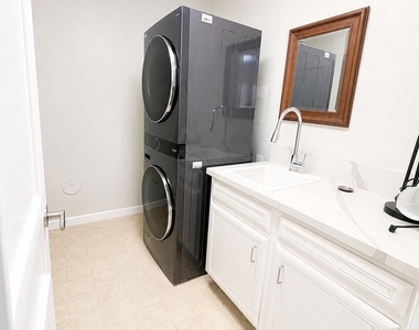 4917 W Behrend Drive - Photo Thumbnail 8