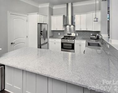 2100 Queens Road W - Photo Thumbnail 5