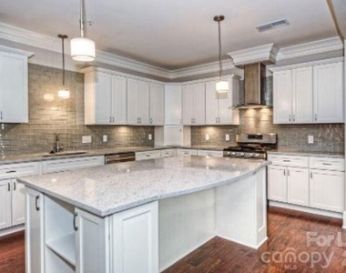 2100 Queens Road W - Photo Thumbnail 3