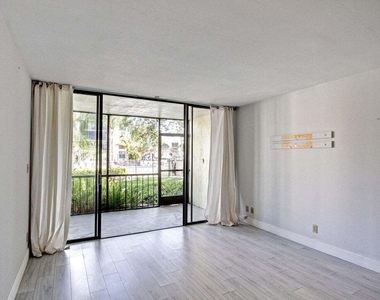 11 Royal Palm Way - Photo Thumbnail 3