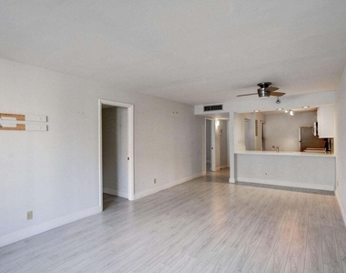 11 Royal Palm Way - Photo Thumbnail 18
