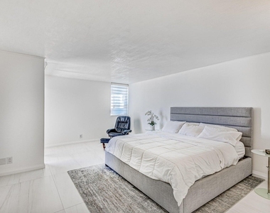 5280 N Ocean Drive - Photo Thumbnail 16