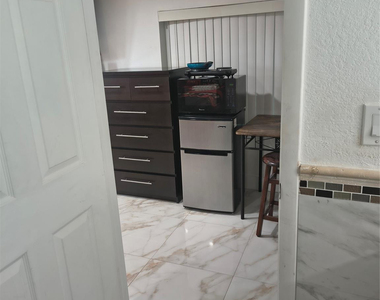 2206 Coolidge Street - Photo Thumbnail 7