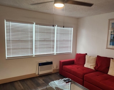 102 E Westbury - Photo Thumbnail 2