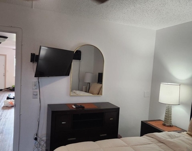 102 E Westbury - Photo Thumbnail 10