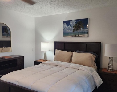 102 E Westbury - Photo Thumbnail 12