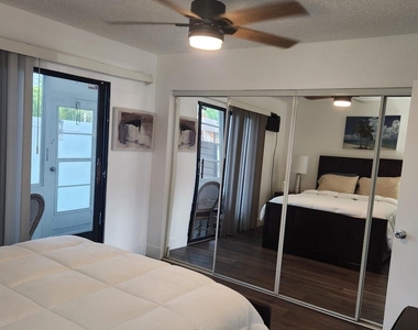 102 E Westbury - Photo Thumbnail 11
