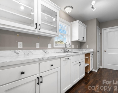 2407 Dellinger Drive - Photo Thumbnail 4