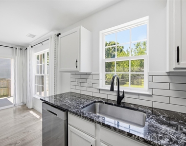 8502 Appledale Drive - Photo Thumbnail 10