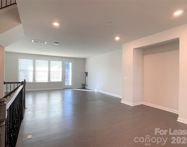 7807 Reunion Row Drive - Photo Thumbnail 6