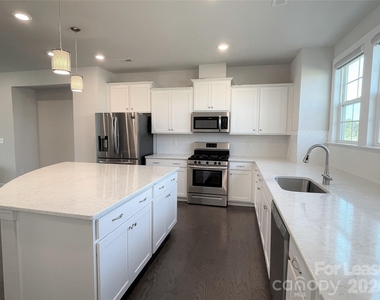 7807 Reunion Row Drive - Photo Thumbnail 9