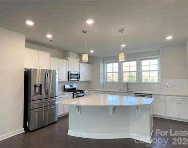 7807 Reunion Row Drive - Photo Thumbnail 8