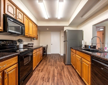 2255 Lindell Boulevard - Photo Thumbnail 9