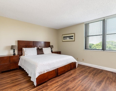 2255 Lindell Boulevard - Photo Thumbnail 10