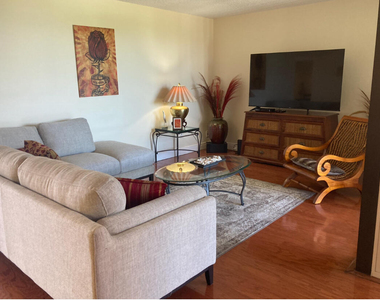 2255 Lindell Boulevard - Photo Thumbnail 3