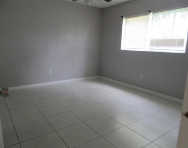 4100 Nw 110th Avenue - Photo Thumbnail 9