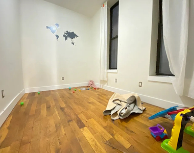 677 Quincy Street - Photo Thumbnail 7