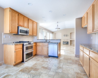 2029 Vista Del Sol - Photo Thumbnail 9