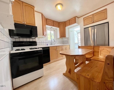 240 N Surfside Drive - Photo Thumbnail 9