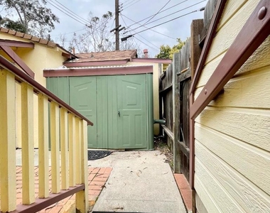 240 N Surfside Drive - Photo Thumbnail 11