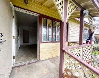 240 N Surfside Drive - Photo Thumbnail 5