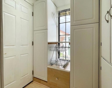 240 N Surfside Drive - Photo Thumbnail 10