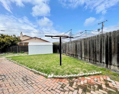 240 N Surfside Drive - Photo Thumbnail 30
