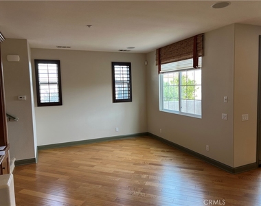 31161 Sunflower Way - Photo Thumbnail 4