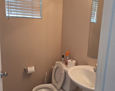 30427 Yosemite Drive - Photo Thumbnail 9