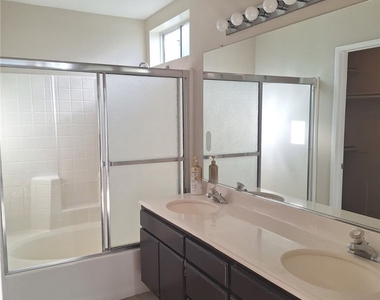 30427 Yosemite Drive - Photo Thumbnail 17