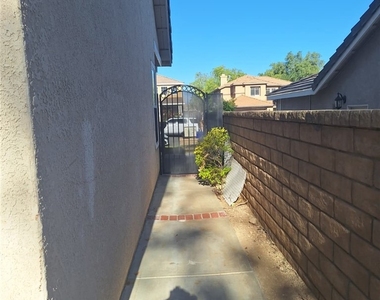 30427 Yosemite Drive - Photo Thumbnail 23