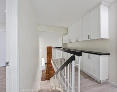 20220 Elkwood Street - Photo Thumbnail 7