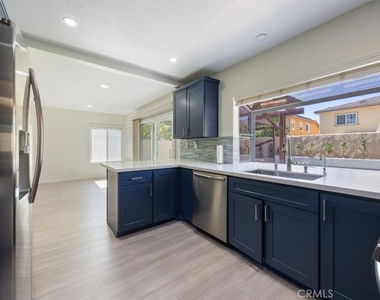 20220 Elkwood Street - Photo Thumbnail 4