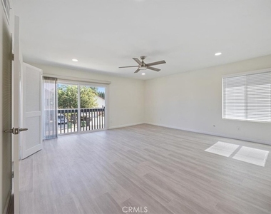 20220 Elkwood Street - Photo Thumbnail 12