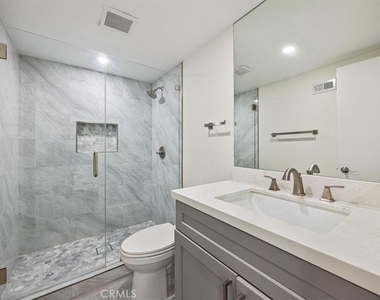 20220 Elkwood Street - Photo Thumbnail 8